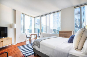 Downtown Bellevue Studio w Gym WD nr shops SEA-119